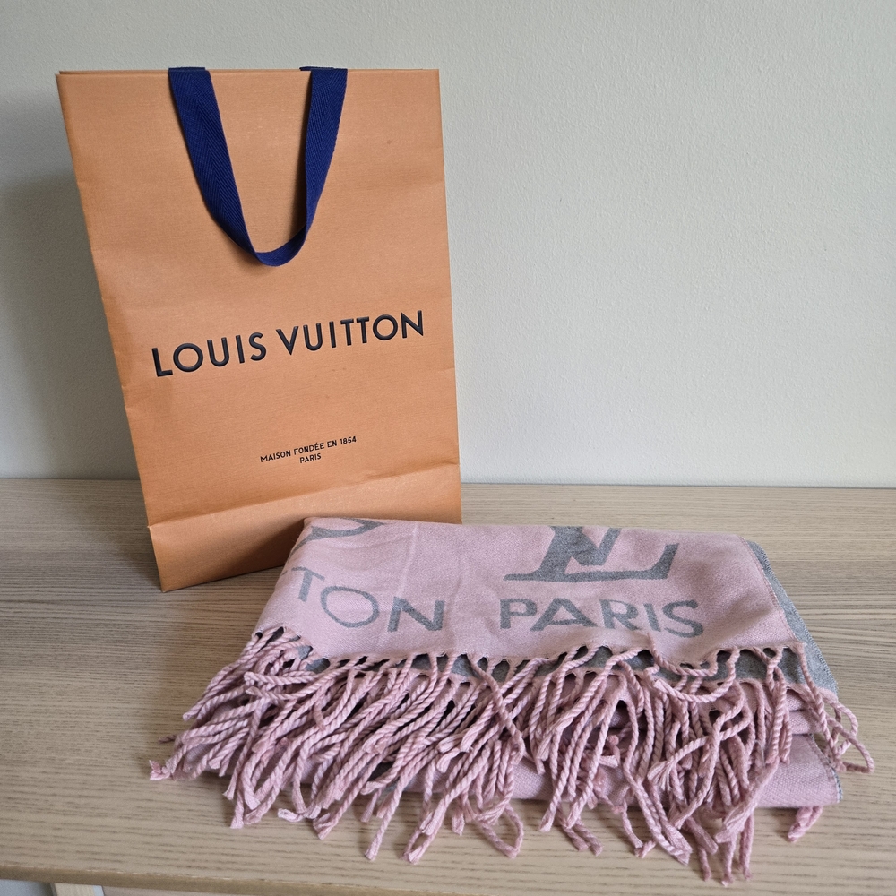 Louis Vuitton Reykjavik Scarf